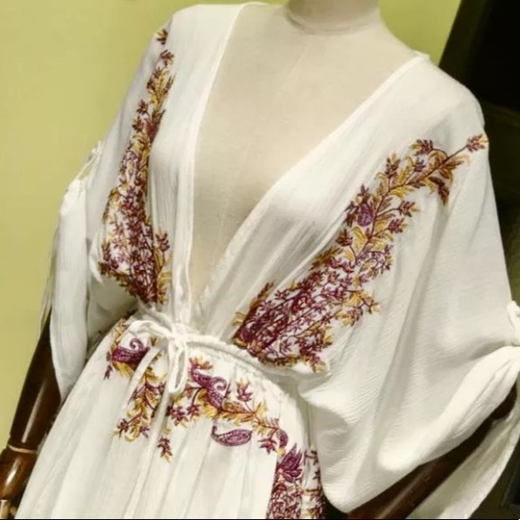 White Embroidered Floral Deep Neckline Mini Dress - Picture 7 of 8